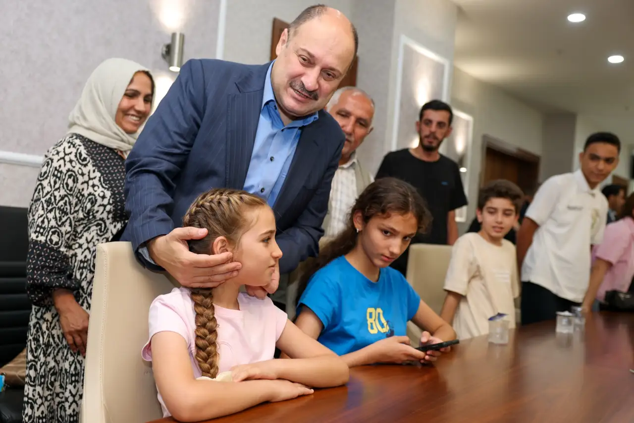 Başkan G&uuml;lpınar&rsquo;dan LGS Şampiyonlarına Anlamlı Buluşma: &ldquo;Şanlıurfa Başarılarıyla Anılsın İstiyoruz&rdquo;