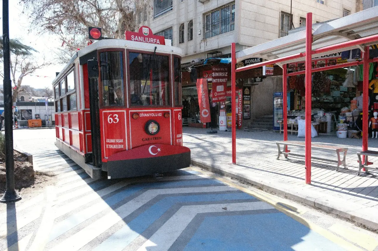 Başkan G&uuml;lpınar&rsquo;ın Vizyonuyla Divanyolu Modern Bir &Ccedil;ehreye Kavuştu!