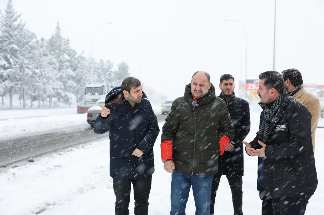 Başkan G&uuml;lpınar Kar Esaretine Karşı Sahada