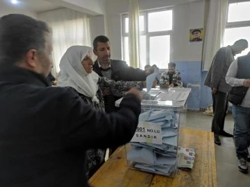 Batman Seçimlerinde Sürpriz Sonuçlar: DEM Parti İl Merkezinde Zaferle, İlçelerde Hüsranla Karşılaştı