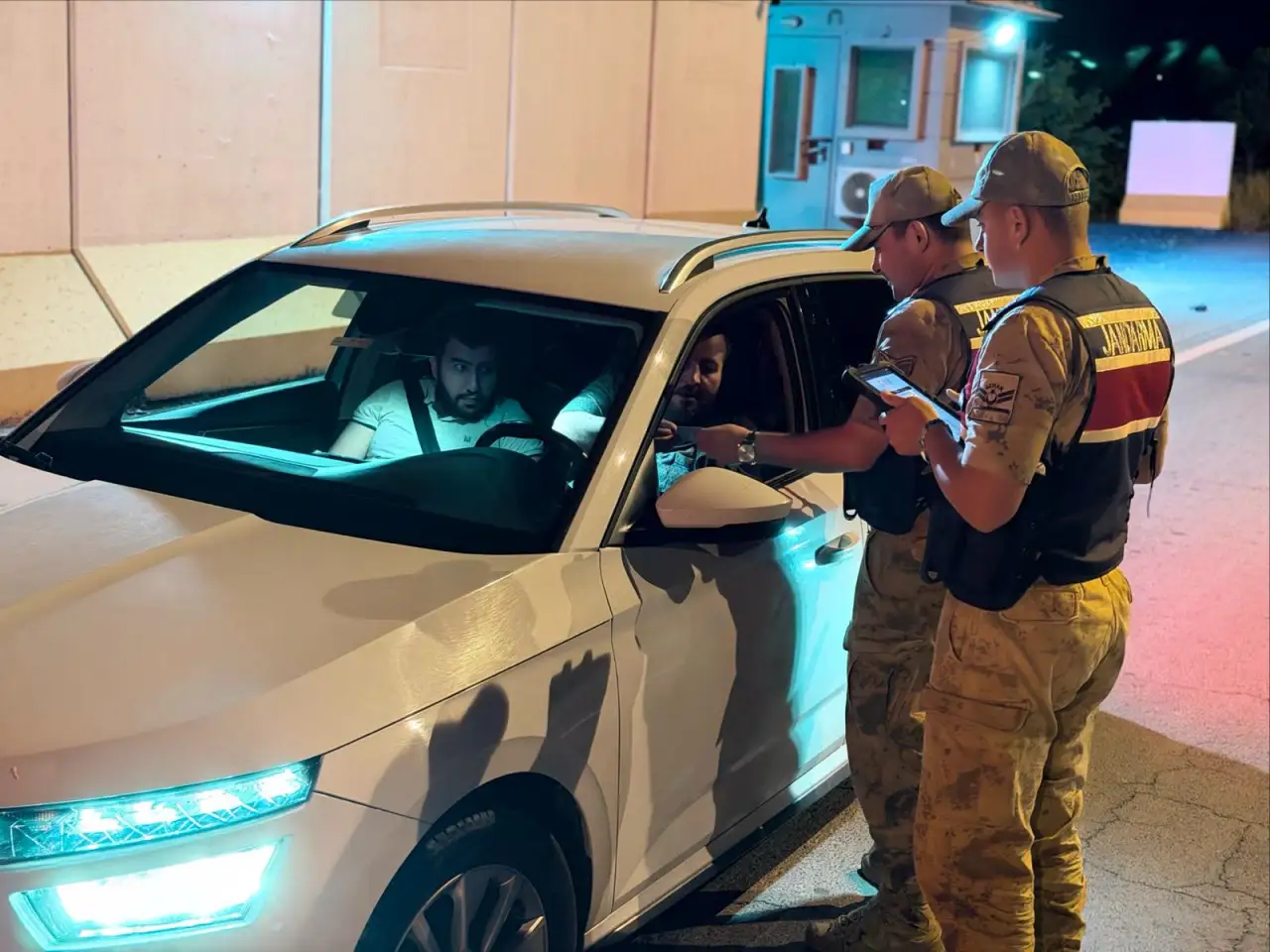 Bayram Yolculuğu G&uuml;venle Başlasın: Jandarmadan S&uuml;r&uuml;c&uuml;lere Hayat Kurtaran &Ouml;ğ&uuml;tler