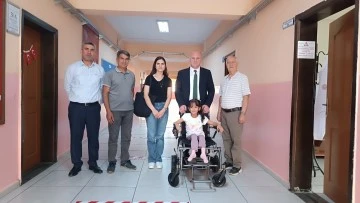  Bedensel Engelli Öğrenciye Akülü Sandalye Hediyesi