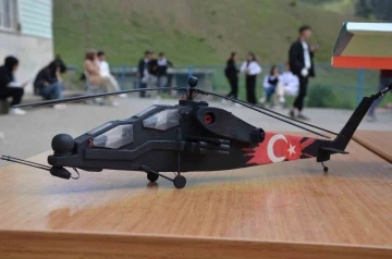 Beytüşşebaplı Öğrenciler Maket Atak Helikopteri Satarak SMA Hastası Çocuğa Destek Oldu