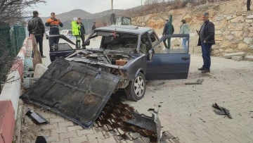 Çelikhan'da Trafik Kazası: Otomobil Duvara Çarptı, Sürücü Yaralandı