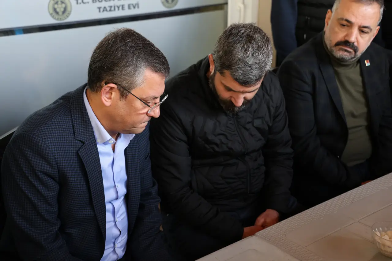 CHP Genel Başkanı Özgür Özel'den Acılı Aileye Ziyaret ve Meclis Hareketi