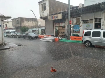 Cizre'de Dolu ve Sağanak Yağış: Trafikte Güçlük Çekildi