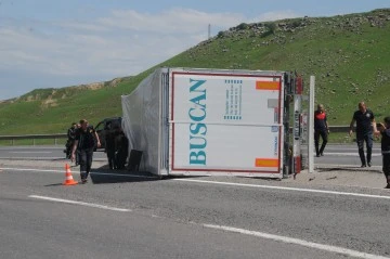 Cizre'de Tır Kazası: Sürücü Yaralı