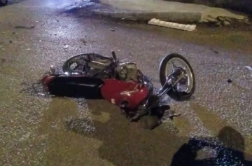 Çorum'da Otomobile Çarpan Motosikletteki Kişi Yaralandı