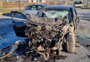 Çorum'da Tır ve 2 Otomobil Çarpıştı: 9 Kişi Yaralandı