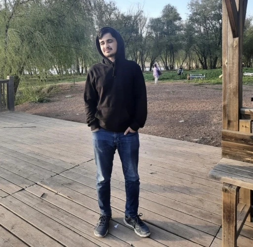 Dağda Kaybolan Genç 30 Kilometre Uzakta Sağ Olarak Bulundu