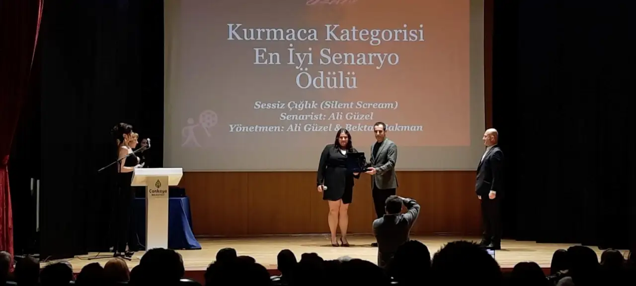 Depremin 'Sessiz &Ccedil;ığlığı' Ankara'da Yankılandı: Harranlı &Ouml;ğrencilere &Ouml;d&uuml;l Yağmuru