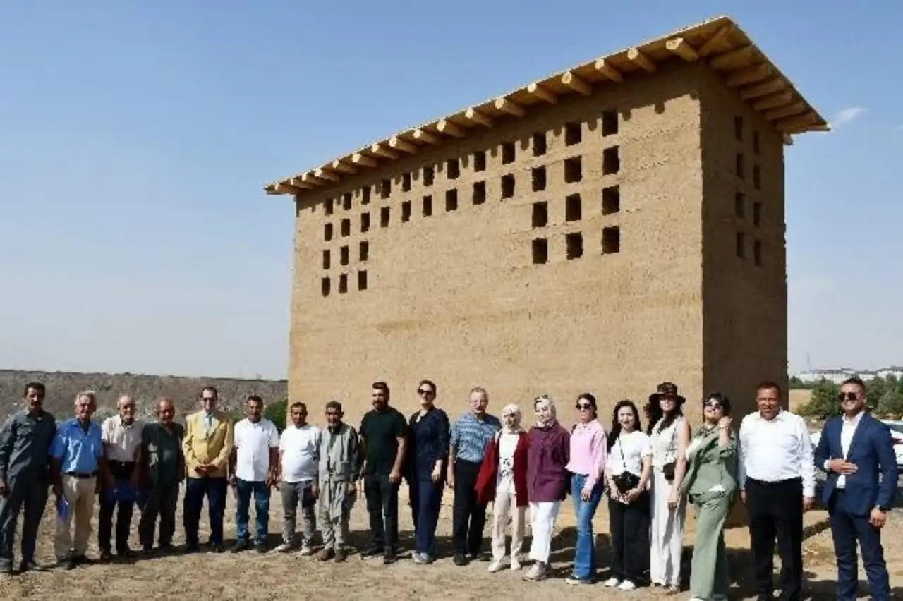 Dicle &Uuml;niversitesi&rsquo;nde Geleneksel G&uuml;vercin Evi A&ccedil;ıldı: Boranhane K&uuml;lt&uuml;r&uuml; Yaşatılacak