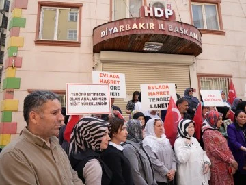 Diyarbakır Anneleri Anneler Günü'nde de Evlat Nöbetinde