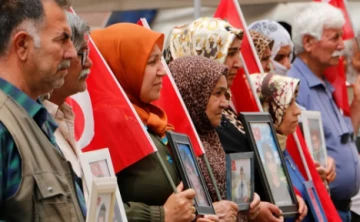 Diyarbakır Anneleri, Ramazan Bayramı'nda Çocuklarına Kavuşma Ümidiyle Karşılıyor