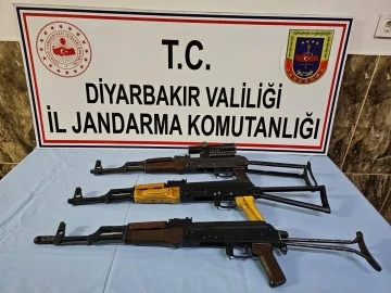 Diyarbakır Bismil'de Araçta Bulunan Silahlar Şaşkınlık Yarattı