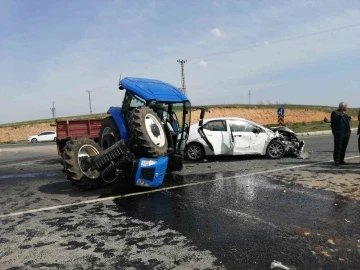 Diyarbakır Çınar'da Trafik Kazası: Otomobil ile Traktör Çarpıştı, 5 Kişi Yaralandı