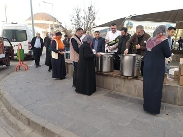 Diyarbakır'da Anlamlı Buluşma: Kuyumcular Odası'ndan Hastane Önünde İftar Sofrası