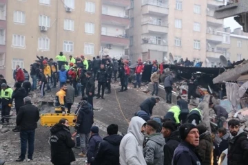 Diyarbakır'da Depremde Yıkılan Bina Davası: Müteahhit Yoldaş Hakim Karşısında