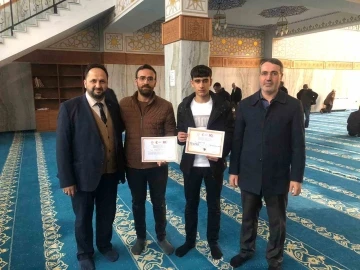 Diyarbakır'da Genç Yetenek Kur'an-ı Kerim Okuma Yarışmasında Üçüncü Oldu