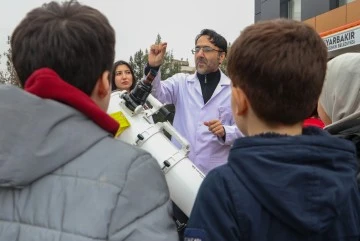 Diyarbakır'da Genç Zihinlere Uzayın Kapıları Açılıyor: Ali Emiri Bilgievi'nde Astronomi Eğitimi
