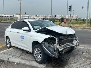 Diyarbakır'da Otomobil Kazası: 1 Kişi Yaralandı