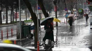 Diyarbakır'da Sağanak Yağış Etkili Oldu