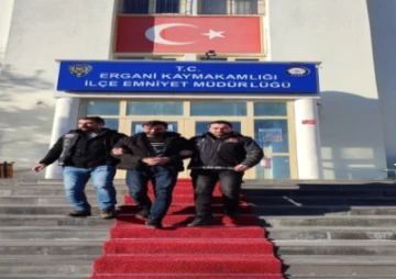 Diyarbakır'da Sokak Satıcılarına Yönelik Narkotik Operasyonunda 35 Zanlı Tutuklandı