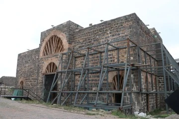 Diyarbakır'da Tarihi Kilise ve Hamam Deprem Sonrası Restore Ediliyor