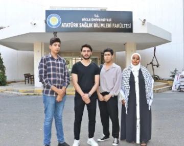 Diyarbakır'daki Filistinli Öğrenciler Bayrama Ailelerinden Uzakta Buruk Giriyor