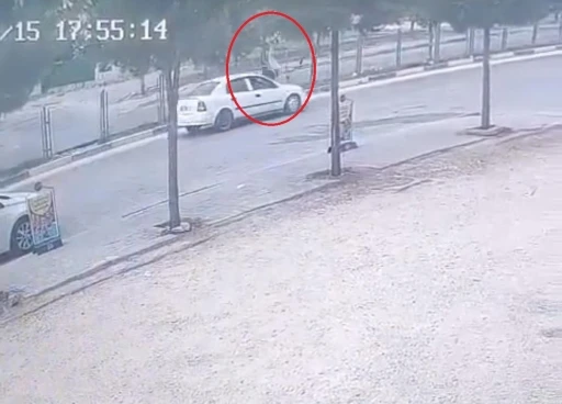 Diyarbakır Ergani’de Otomobilin Hızla Çarptığı Yaya Güvenlik Kamerasında