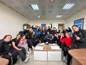 Diyarbakır'ın Gururu: Kadın Voleybol Takımı Şampiyonluğa Ulaştı