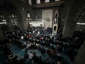 Diyarbakır Ulu Cami’de Bayram Namazı Coşkusu
