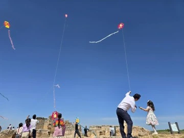 Diyarbakırlı Çocuklar Filistinli Akranlarına Destek İçin Gökyüzünü Renklendirdi