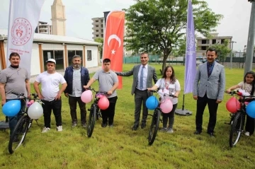 Down Sendromlu Çocuklara Bisiklet Dağıtıldı: Engelleri Aşma Yolunda Pedal Çeviriyorlar