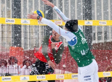 Erzurum'da Kar Voleybolu Avrupa Turu Heyecanı