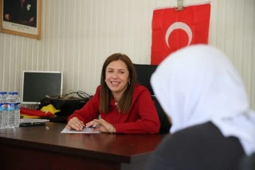 Eşinin Görevi Dolayısıyla Diyarbakır'a Gelen Kadın Muhtar Oldu