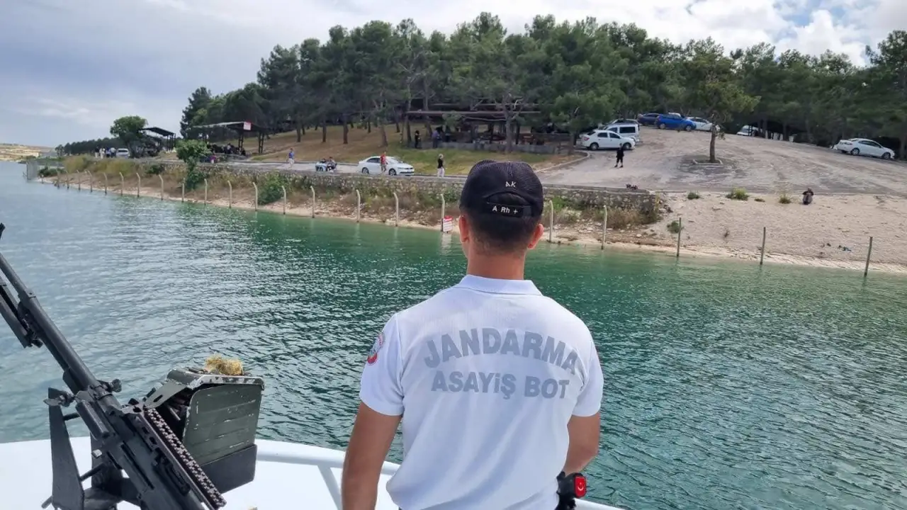 Fırat'ın Serin Sularındaki Gizli Tehlikeye Karşı Jandarma Teyakkuzda