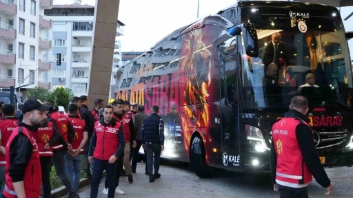 Galatasaray, Coşkuyla Karşılandı