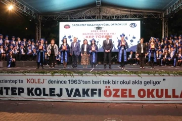 Gaziantep Kolej Vakfı Özel Ortaokulundan Duygusal Mezuniyet Töreni