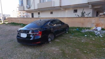 Gaziantep Nizip'te Lüks Otomobilin Lastikleri Çalındı