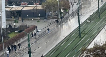 Gaziantep’te Aniden Bastıran Sağanak Yağmur Hayatı Olumsuz Etkiledi