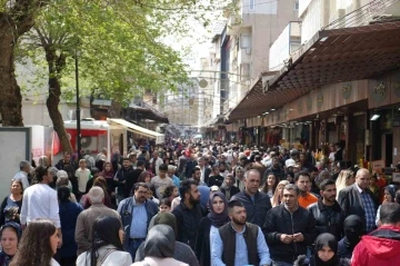 Gaziantep’te Bayram Heyecanı: Çarşı Pazar Yoğunluğu