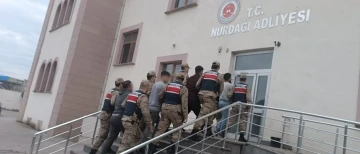 Gaziantep'te Düzenlenen Operasyonda 4 Göçmen Kaçakçısı Yakalandı