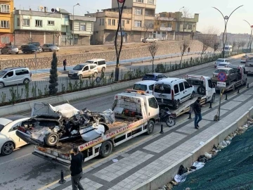 Gaziantep'te Freni Patlayan Çekicinin Neden Olduğu Zincirleme Kaza: 6 Yaralı