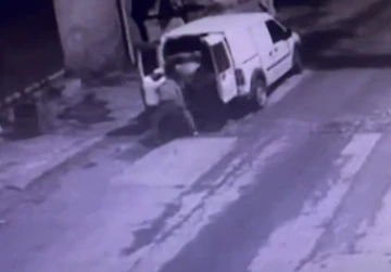 Gaziantep'te Gece Vakti İş Yerlerini Hedef Alan Hırsızlık Çetesi Kameralara Yakalandı