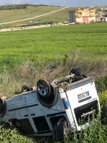 Gaziantep'te Hafif Ticari Araç Devrildi: Altı Yaralı