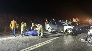 Gaziantep'te Kafa Kafaya Çarpışan Otomobillerde 2 Ölü, 5 Yaralı