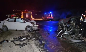 Gaziantep’te Kafa Kafaya Çarpışan Otomobillerde Facia: 2 Ölü, 6 Yaralı