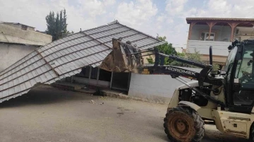 Gaziantep'te Rüzgarın Gücü: Bir Evden Çatıyı Uçurdu