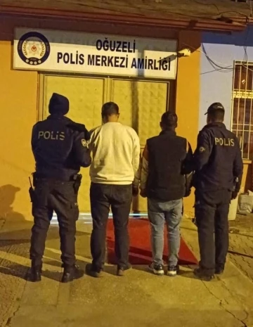 Gaziantep'te Şüphe Üzerine Durdurulan Araç Çalıntı Çıktı: 2 Gözaltı